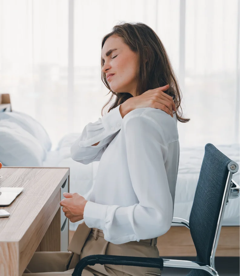 woman with neck pain in Jacksonville NC